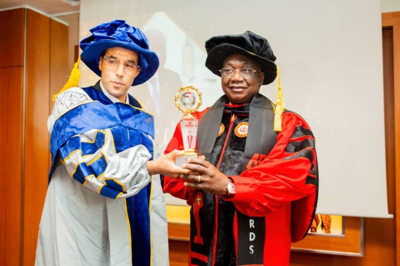 Distinction : Jérôme Ehui, le directeur général de Versus Bank élevé au titre de Docteur Honoris Causa