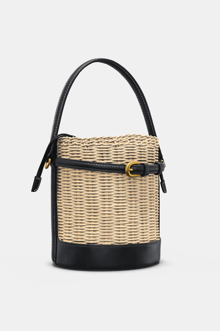 スペイン発送 ZARA 編み込みエンベロープバッグ 上品カジュアル スペイン発送 ZARA 編み込みエンベロープバッグ 上品カジュアル