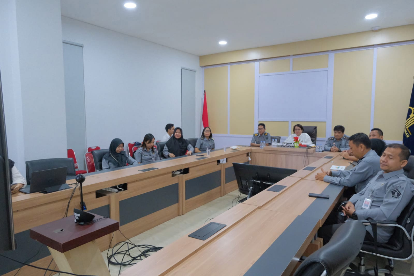 Kemenkum NTB Mengikuti Webinar Implementasi Living Law dalam KUHP Baru Kemenkum NTB Mengikuti Webinar Implementasi Living Law dalam KUHP Baru