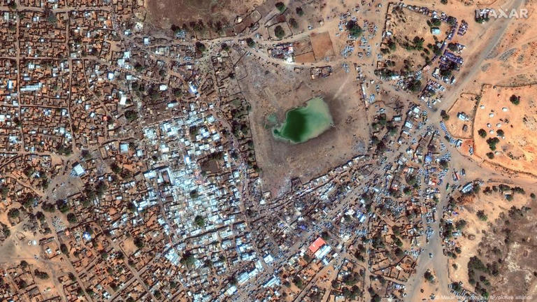 В апреле в результате крупного нападения ББГ в лагере для перемещенных лиц Замзам недалеко от Эль-Фашира погибли сотни человек, сотни тысяч были вынуждены бежать в город