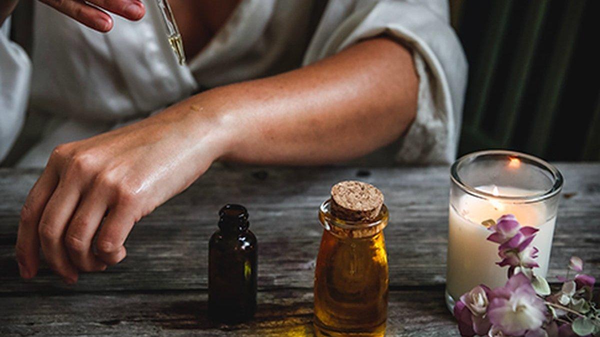 7 Fakta Minyak Esensial yang Aman Digunakan Saat Hamil