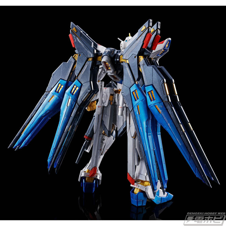 RGストライクフリーダム&デスティニー エフェクトパーツ付 ガンプラ「RG ストライクフリーダムガンダム［チタニウム