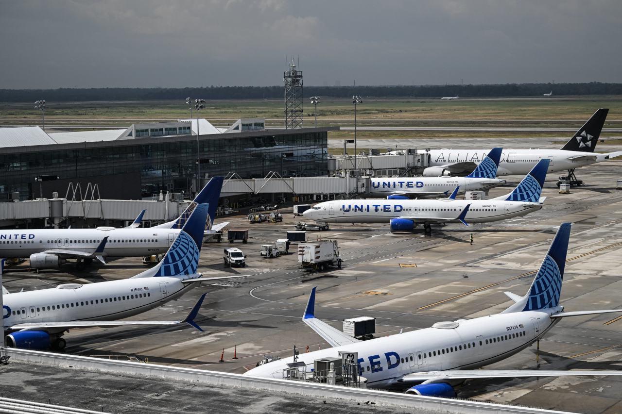 United Airlines Halts Flight Departures After Tech Problem