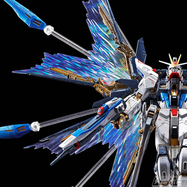 ガンプラ RG ストライクフリーダム、デスティニーガンダムチタニウムフィニッシュ SEED DESTINY』チタニウムフィニッシュのガンプラ「RG