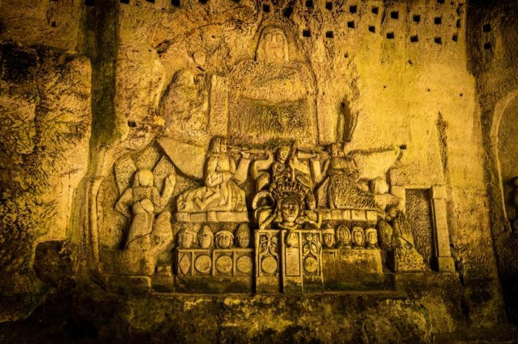 Le bas-relief le plus impressionnant, de huit mètres de haut. La partie inférieure date du quinzième siècle, la supérieure des premiers siècles du christianisme.