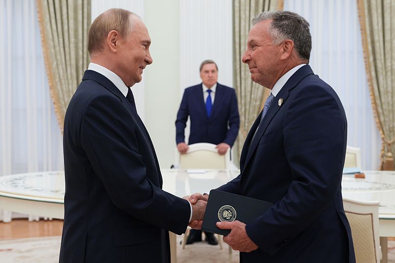 El presidente ruso, Vladimir Putin, y el enviado especial de Estados Unidos, Steve Witkoff, durante su reunión en Moscú, el 6 de agosto de 2025. AP Photo