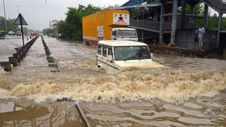 Tips for Handling Car in Flood Situations: Essential Safety Guide