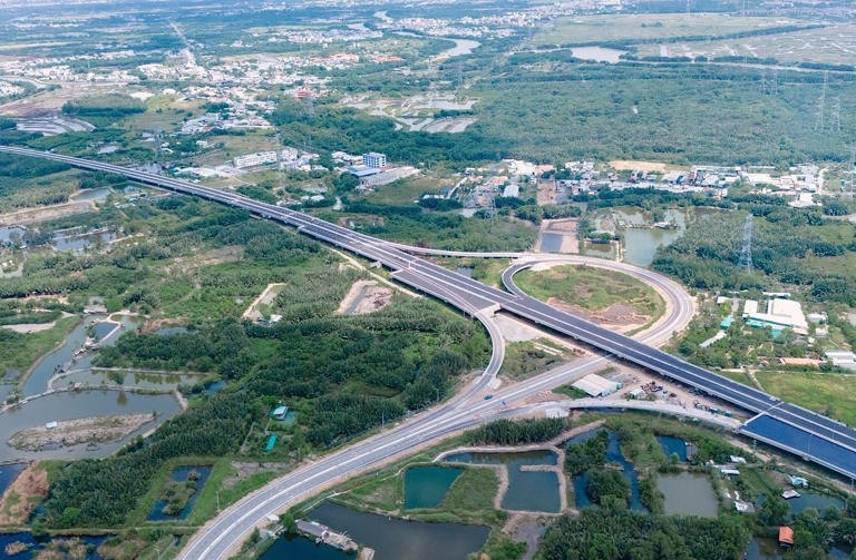 Cao tốc Bến Lức. -Long Thành đoạn qua phía tây TP HCM. Ảnh: Hạ Giang