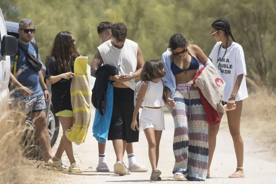 Así ha sido la escapada de Gloria Camila y José Fernando con su hija Rocío:  acompañados de su hermano José María y Álvaro García
