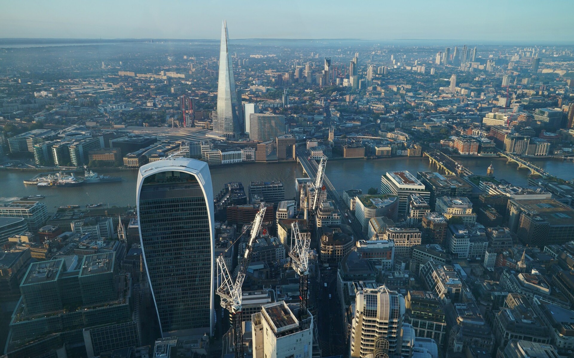 Hakim pencemaran nama baik Carter Ruck menghadapi penuntutan atas perannya dalam membela penipuan kr