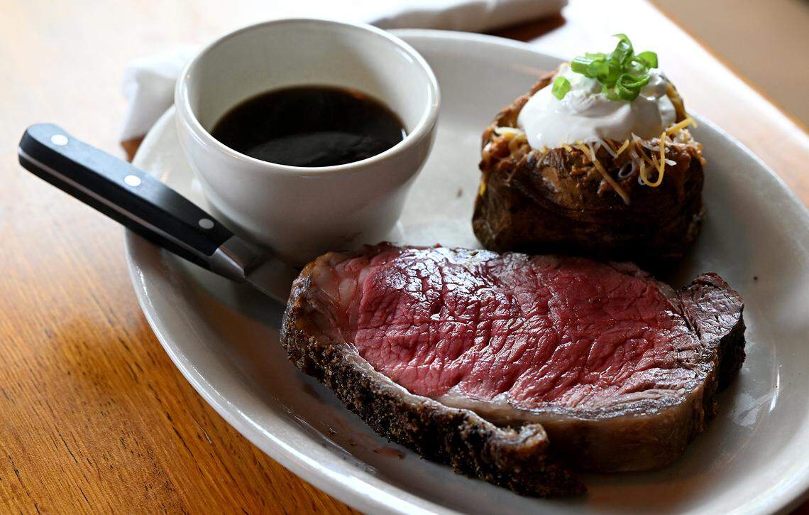 A new ‘affordable' steakhouse opens in Lakewood Ranch. See what's on ...