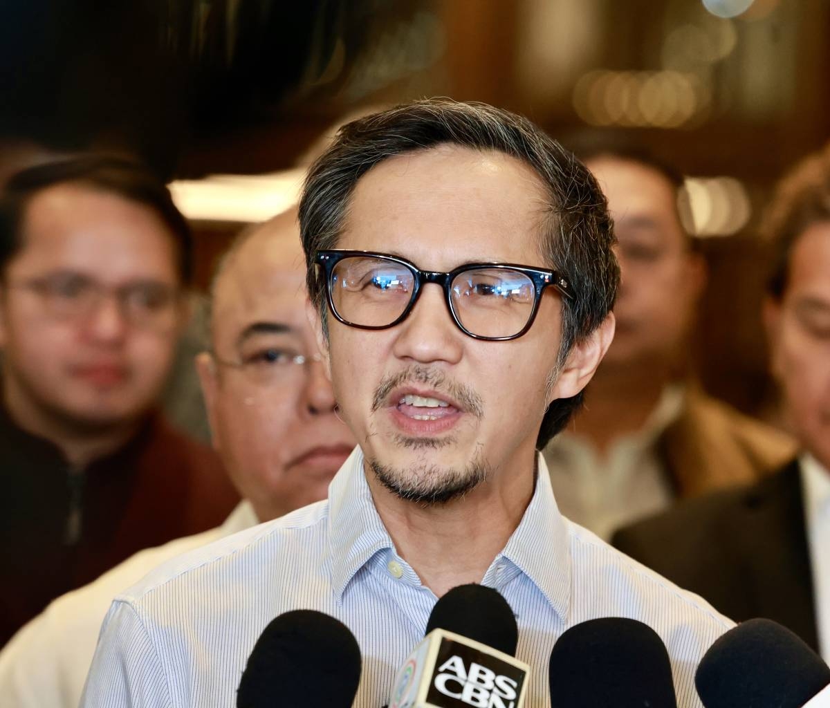 Dizon inspects key infrastructure projects