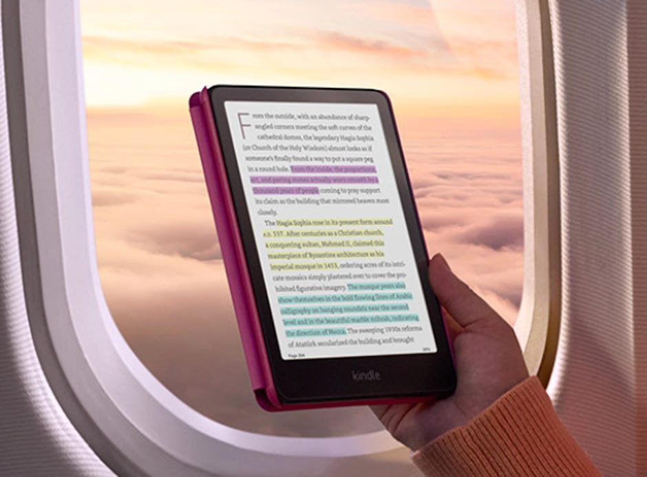 kindle in hands on an airplane