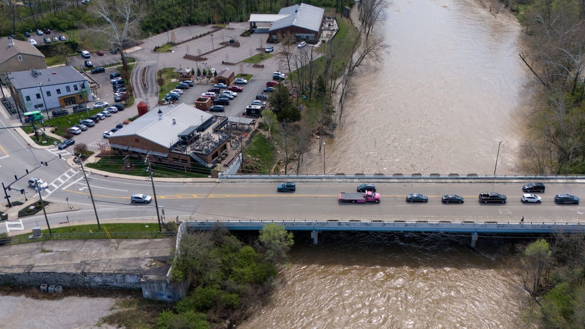 Der Little Miami River in Ohio: Insider sprechen von einem ungewöhnlichen Vorgang. (Quelle: IMAGO/Sam Greene/The Enquirer/imago)
