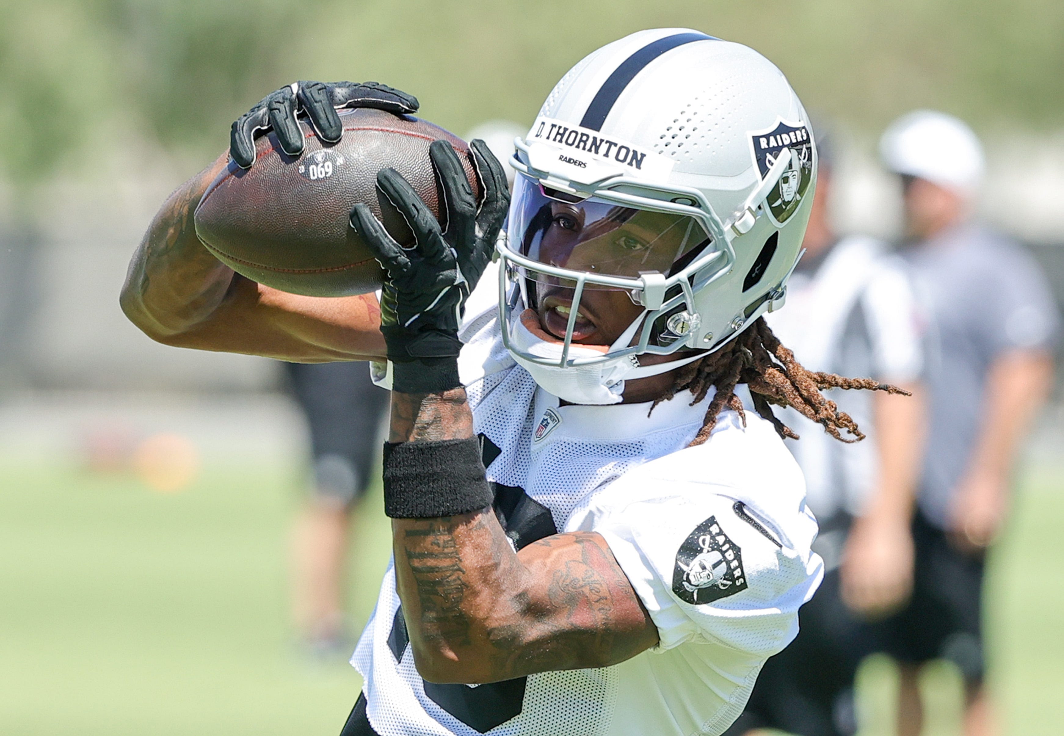 Raiders 2nd-year WR reports with rookies hoping to get jump on development