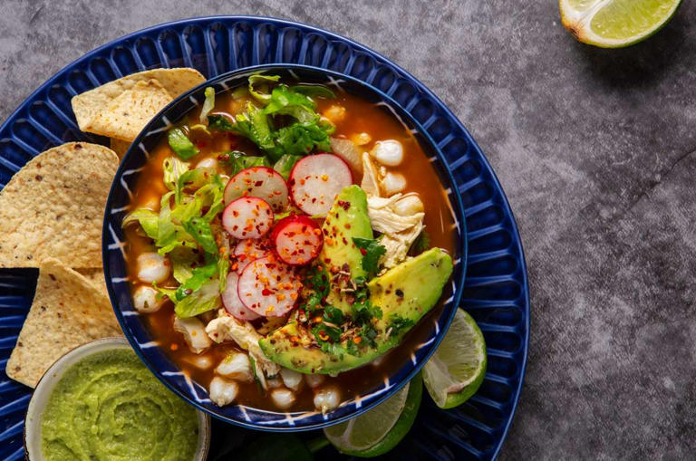 Receta + tips para hacer un pozole saludable