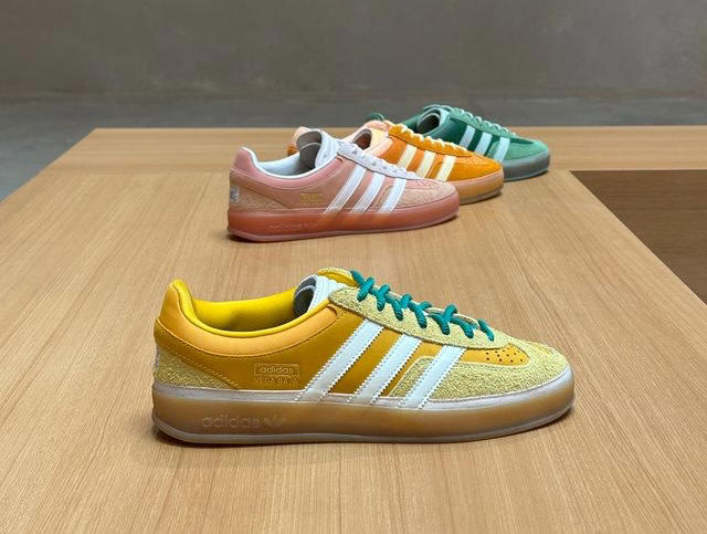 Bad Bunny × adidas Originals Gazelle adidas x Bad Bunny Gazelle Indoor - Off-White / Black / Gum
