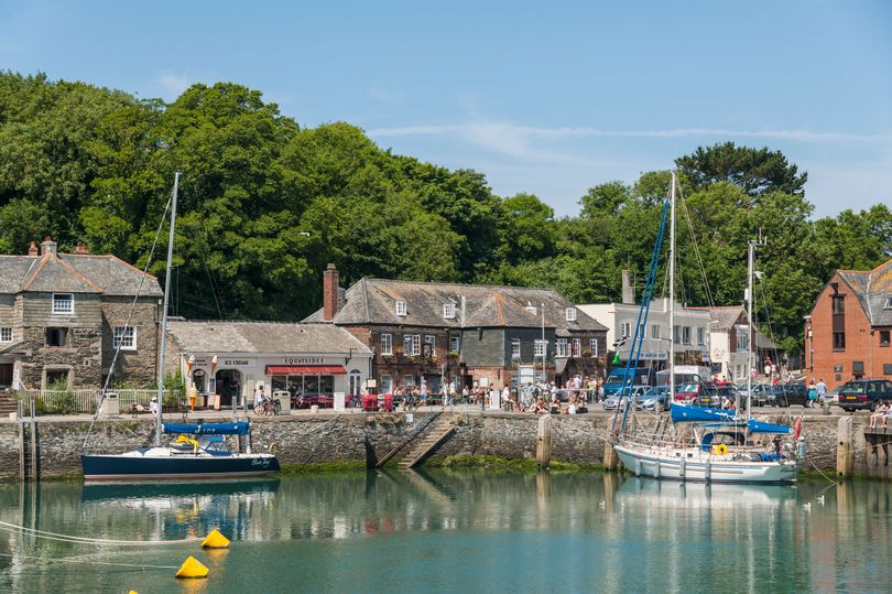 Man dies after entering sea in Cornwall trying to save family members