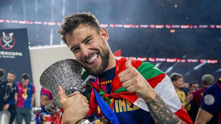 Image hình ảnh hình ảnh hình ảnh hình ảnh hình ảnh hình ảnh Inigo Martinez - Al Nassr rút ruột Barca