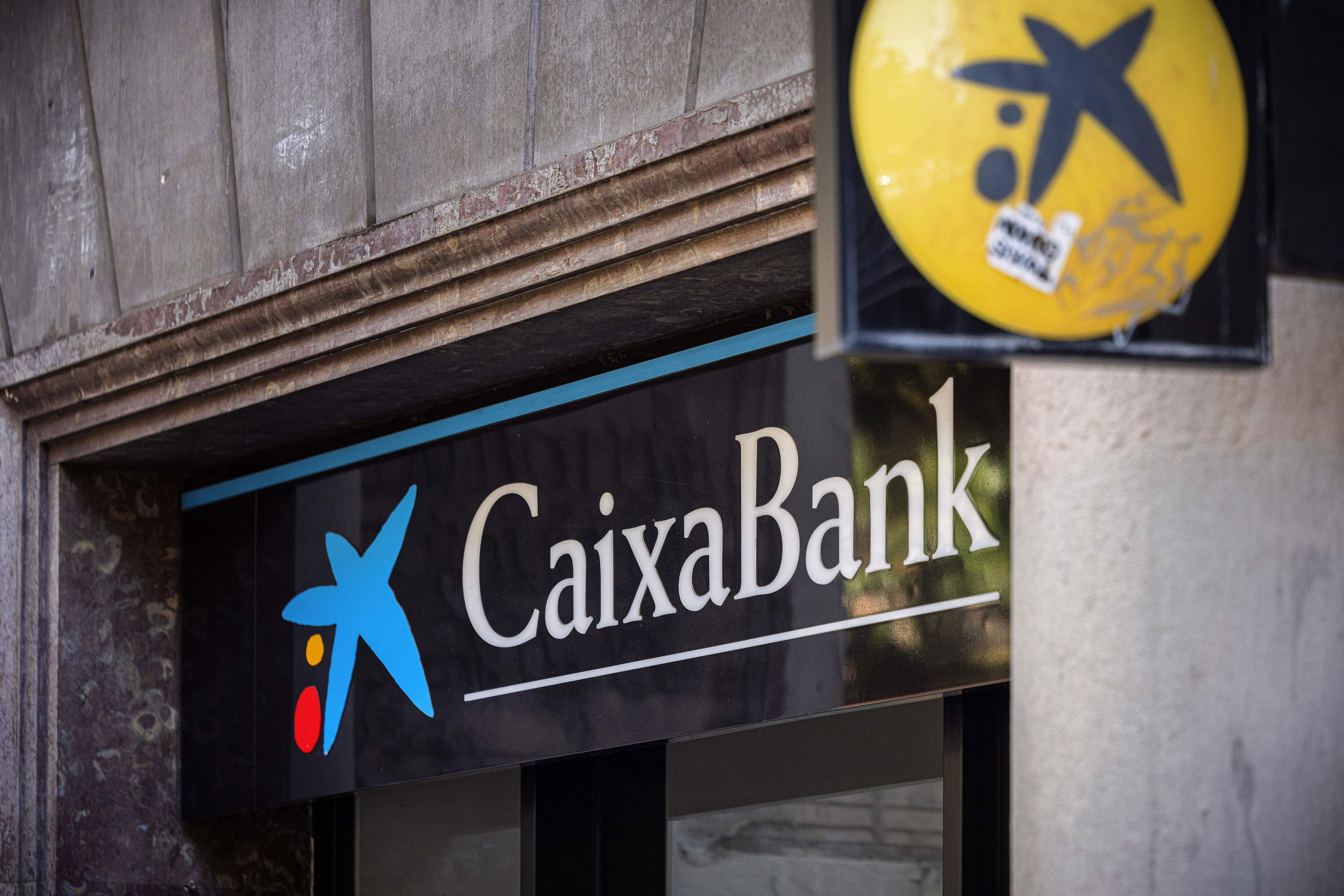 La acción de CaixaBank alcanza los 10 euros por primera vez en la ...