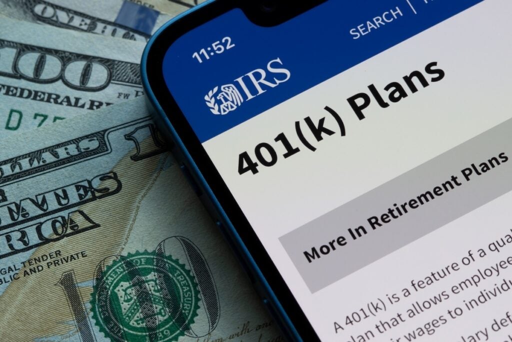Trump Mengizinkan Bitcoin Dalam 401(k) Senilai 40 Triliun Dolar: Peter Schiff Menyebutnya Sebagai 