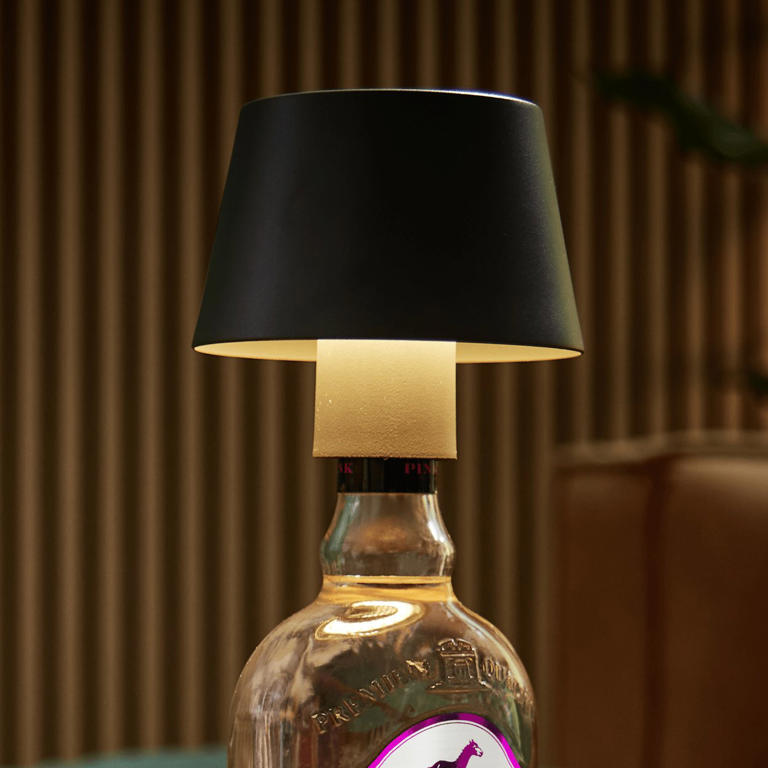 Aldi Nord liefert sich erbitterten Preiskampf mit Aldi Sd bei  extravaganter Tischlampe
