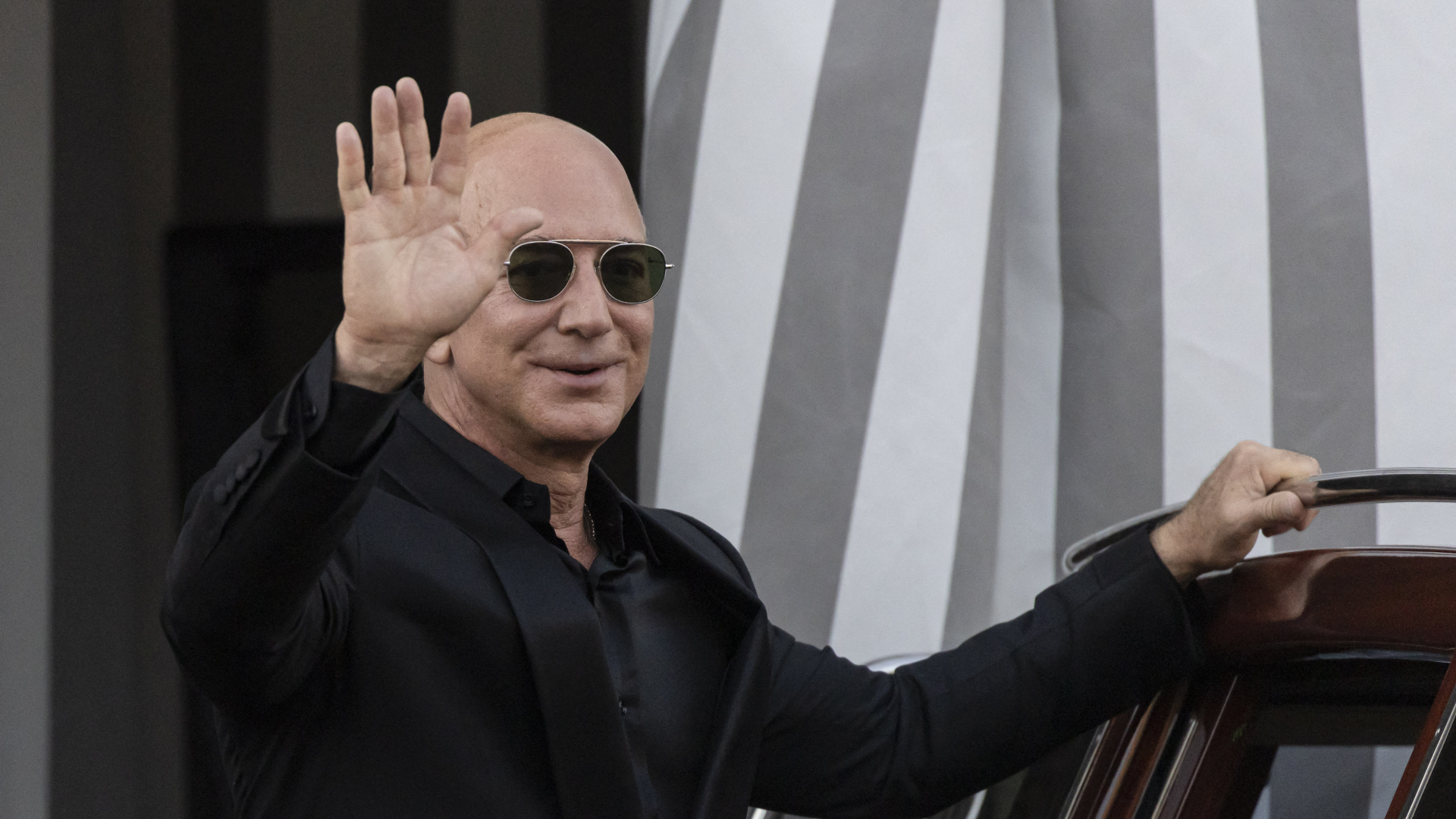 6 Top Wealth-Building Tips From Jeff Bezos