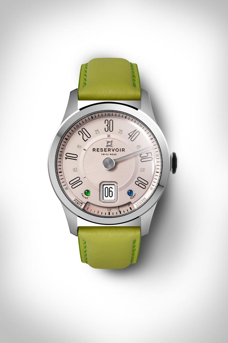 Reservoir 以 ETA 2824 為基礎搭載自製模組，實現逆跳分鐘與跳時顯示，結合機械結構與獨特視覺體驗。
