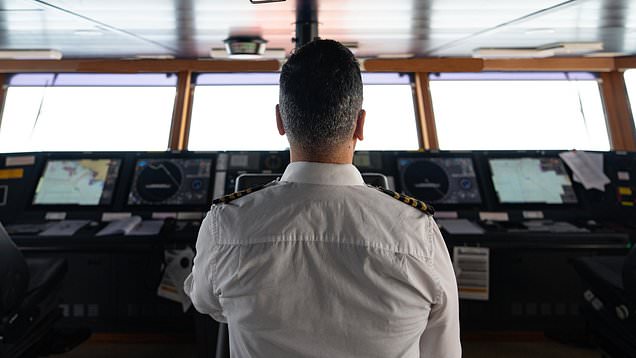 Pilot Escorted Off Flight By Cops Moments Before Takeoff