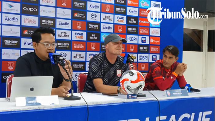Menjelang PSBS Biak Vs Persis Solo, Peter de Roo Akui Akan Datangkan Pemain Baru di Posisi Gelandang