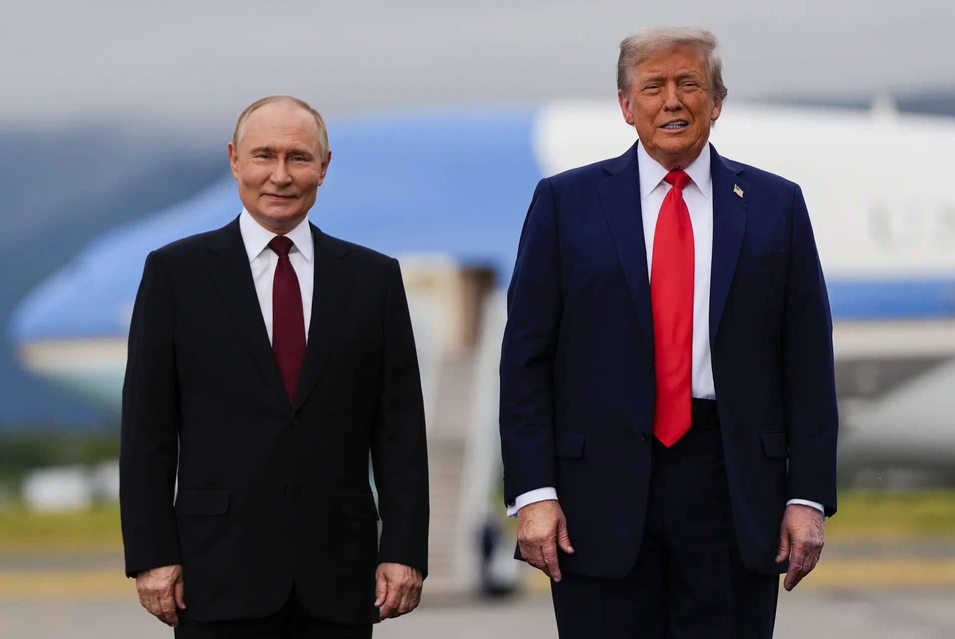 How tall is Putin really? Alaska summit photos with Trump invite fresh ...