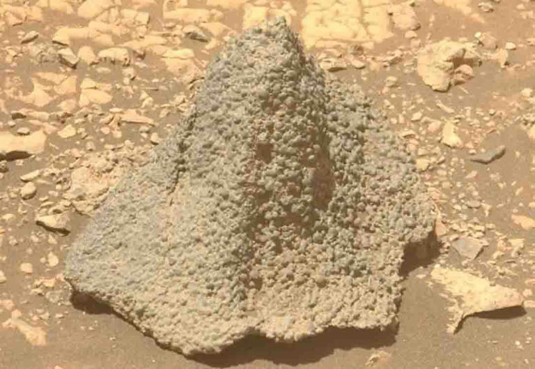 Casco alienígena en Marte