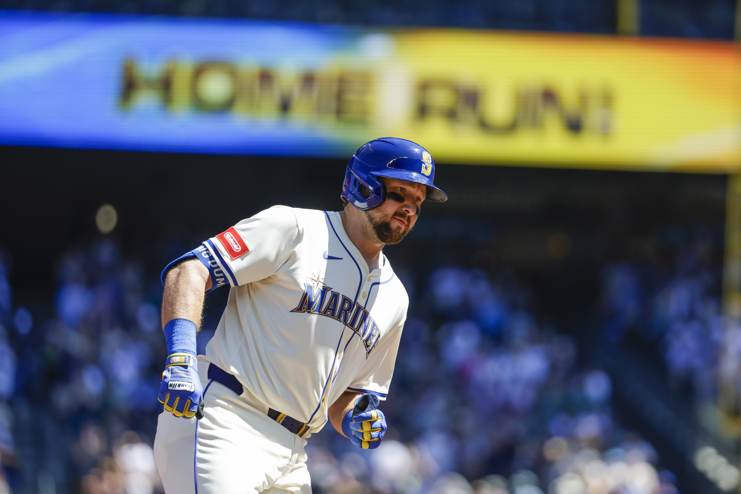 Cal Raleigh has an absolutely perfect bat for Players' Weekend