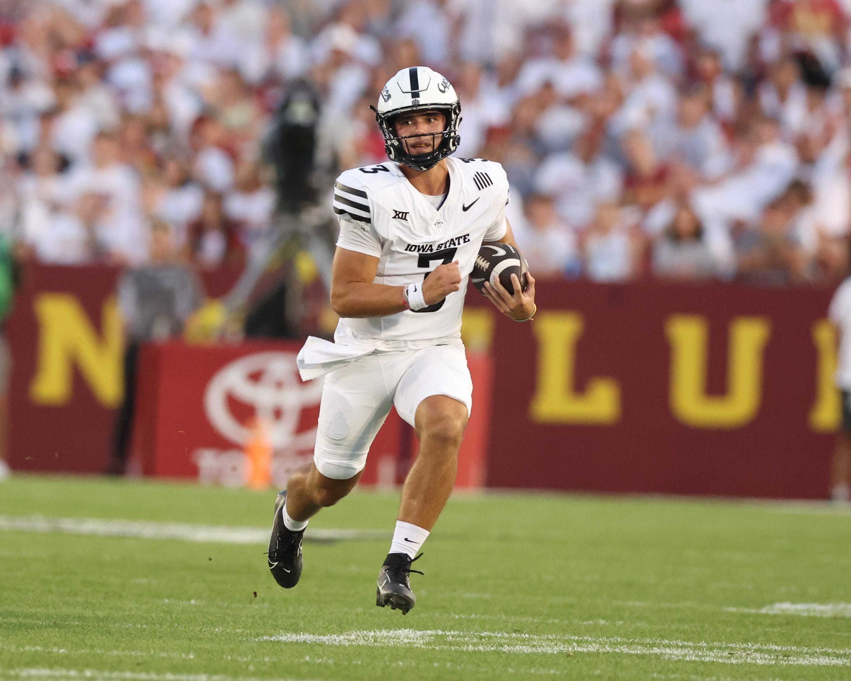 What Day Does College Football Season Start