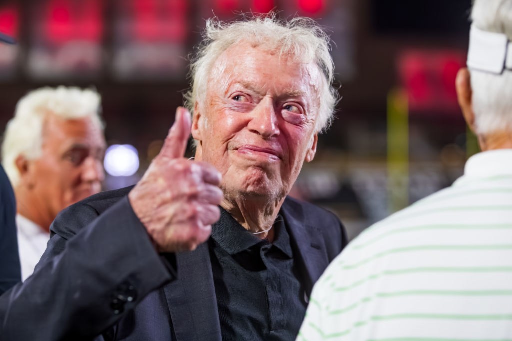 Phil Knight's Record $2 Billion Gift Will Fund Cancer Care and Research in  Nike's Portland Community