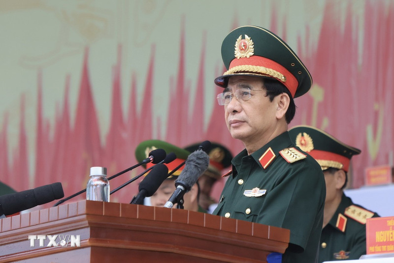 Đại tướng Phan Văn Giang, Ủy viên Bộ Chính trị, Phó bí thư Quân ủy Trung ương, Bộ trưởng Bộ Quốc phòng chủ trì kiểm tra tổng hợp luyện. (Ảnh: Tuấn Anh/TTXVN)