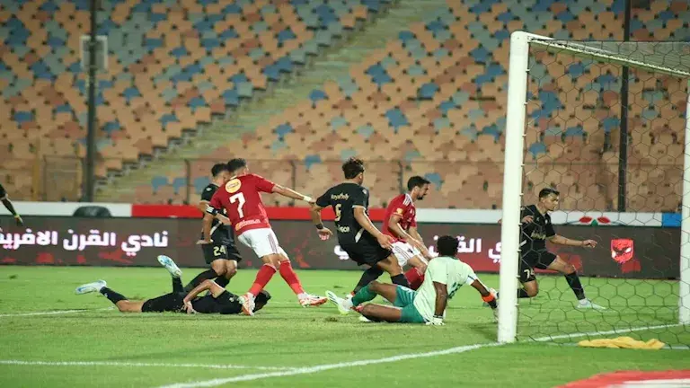 محمد علي بن رمضان من مباراة الأهلي وفاركو1_Easy-Resize.com