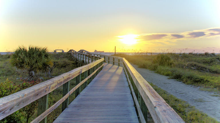 Georgia's Laid-Back Island Is An Affordable Beachy Resort Getaway With ...
