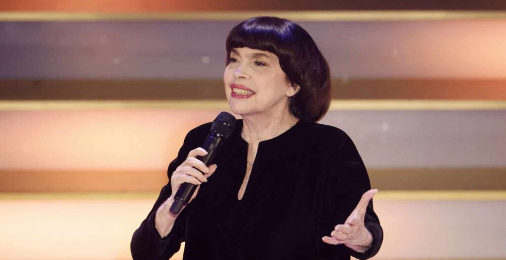 Cô ấy gọi tôi là em gái nhỏ của cô ấy": Mireille Mathieu buồn bã, cuối cùng cô ấy đã có thể nói chuyện với