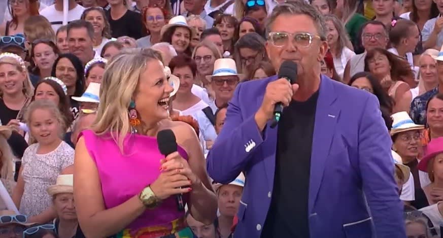 Barbara Schöneberger kämpft mit Tonproblemen, Hans Sigl muss einspringen.