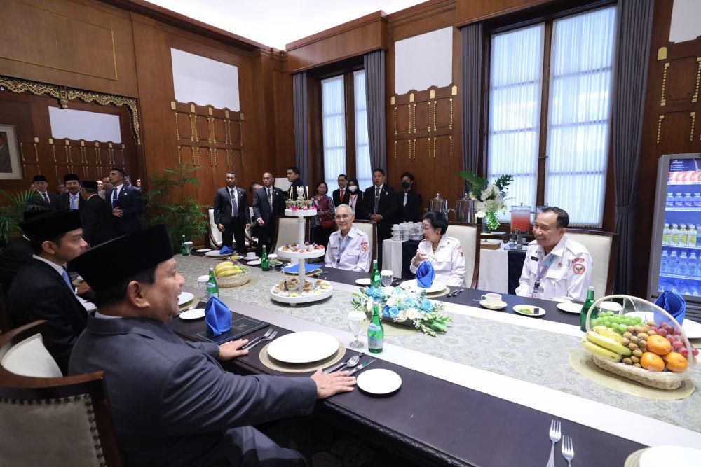 Presiden Prabowo-Wakil Presiden Gibran Rakabuming Raka bertemu dengan Presiden ke-5 RI, Megawati Soekarnoputri (dok. Tim Media Prabowo)