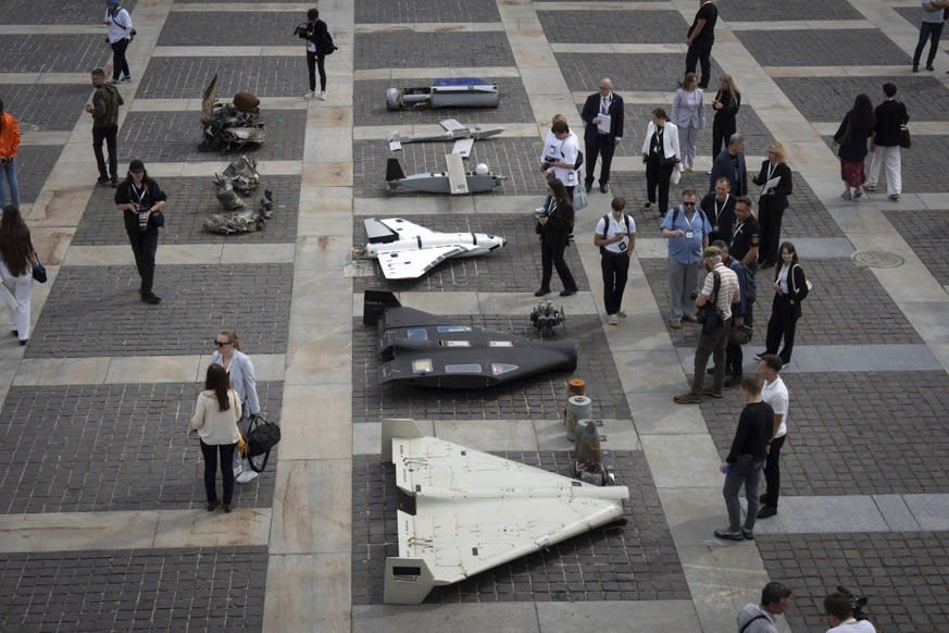 Kiew: Während einer Konferenz wurden beschädigte russische Drohnen ausgestellt.