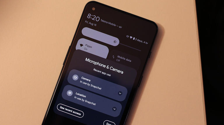 Camera and microphone usage information on Android