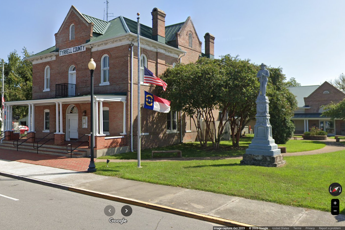 Confederate statue dedicated to faithful slaves targeted in class Confederate statue dedicated to faithful slaves targeted in class