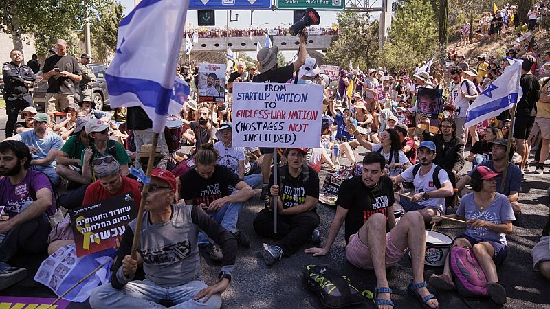 Israel strikes and protests demand Gaza war end, hostage release