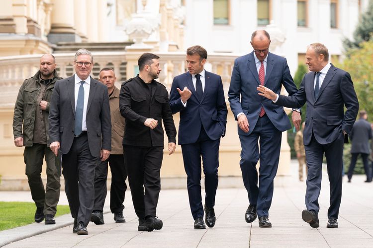 Macron Desak Sanksi untuk Rusia Jika Diplomasi Gagal