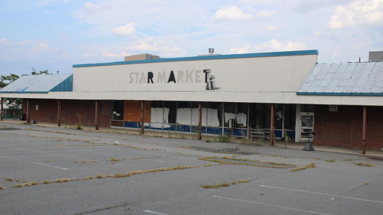 After nearly 20 years, Somerville’s abandoned Star Market finally comes ...