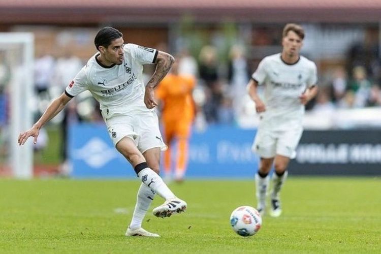 Kevin Diks Jadi Tumbal Kemenangan Monchengladbach di DFB Pokal, Debut Bundesliga Tertunda?