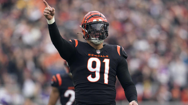 Patriots Tabbed to Get NFL Sack King For ‘Violent’ 6-Foot-5, 285 lb ...