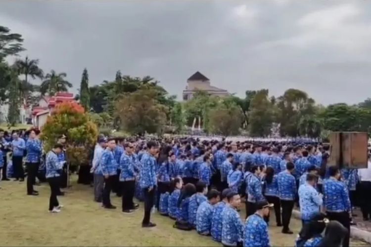 ASN Merokok Saat Upacara 17 Agustus, Bupati Landak: Pelaku Akan Dihukum!